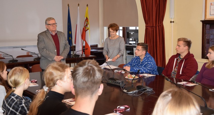 Kolejna odsłona Projeku Edukacyjnego pod nazwą "Młodzi w Urzędzie" w Starostwie Powiatowym w Szamotułach