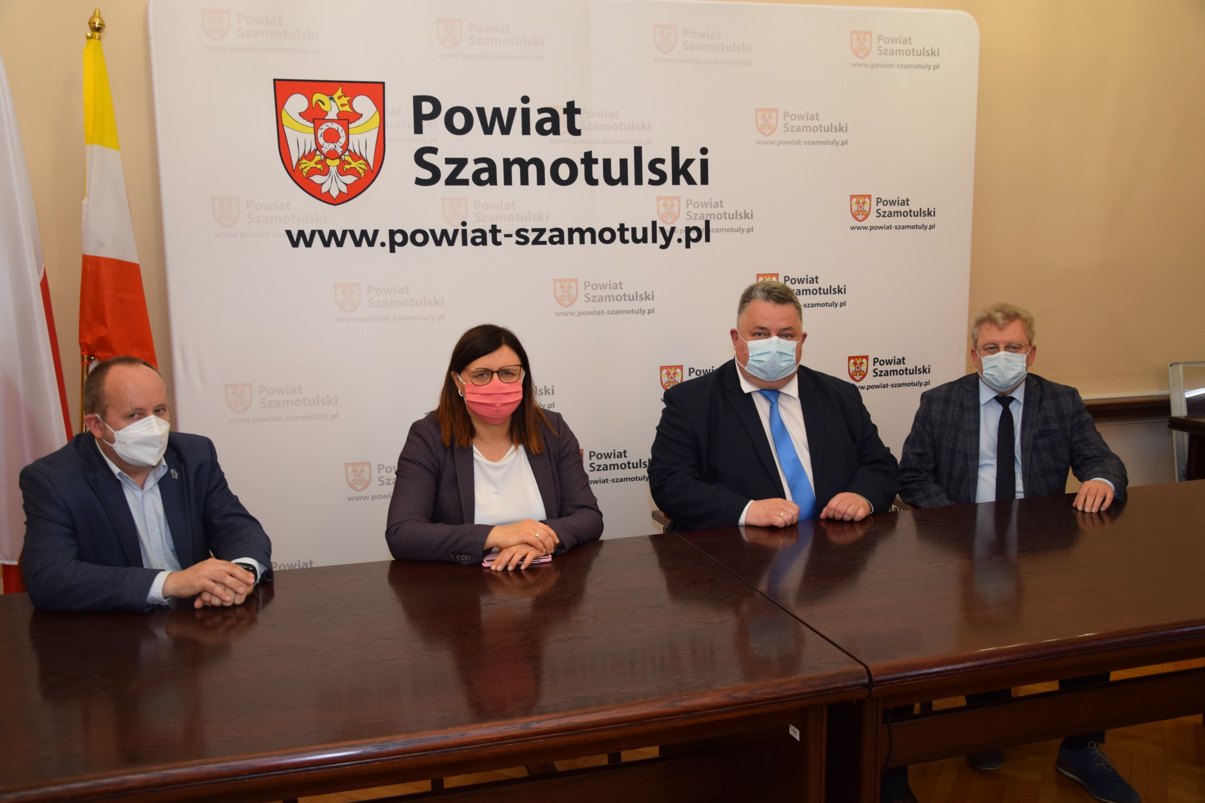 Na zdjęciu od lewej: Jaromir Zieliński, Starosta Beata Hanyżak, Burmistrz Pniew Jarosław Przewoźny i Zastępca Burmistrza Pniew Józef Ćwiertnia