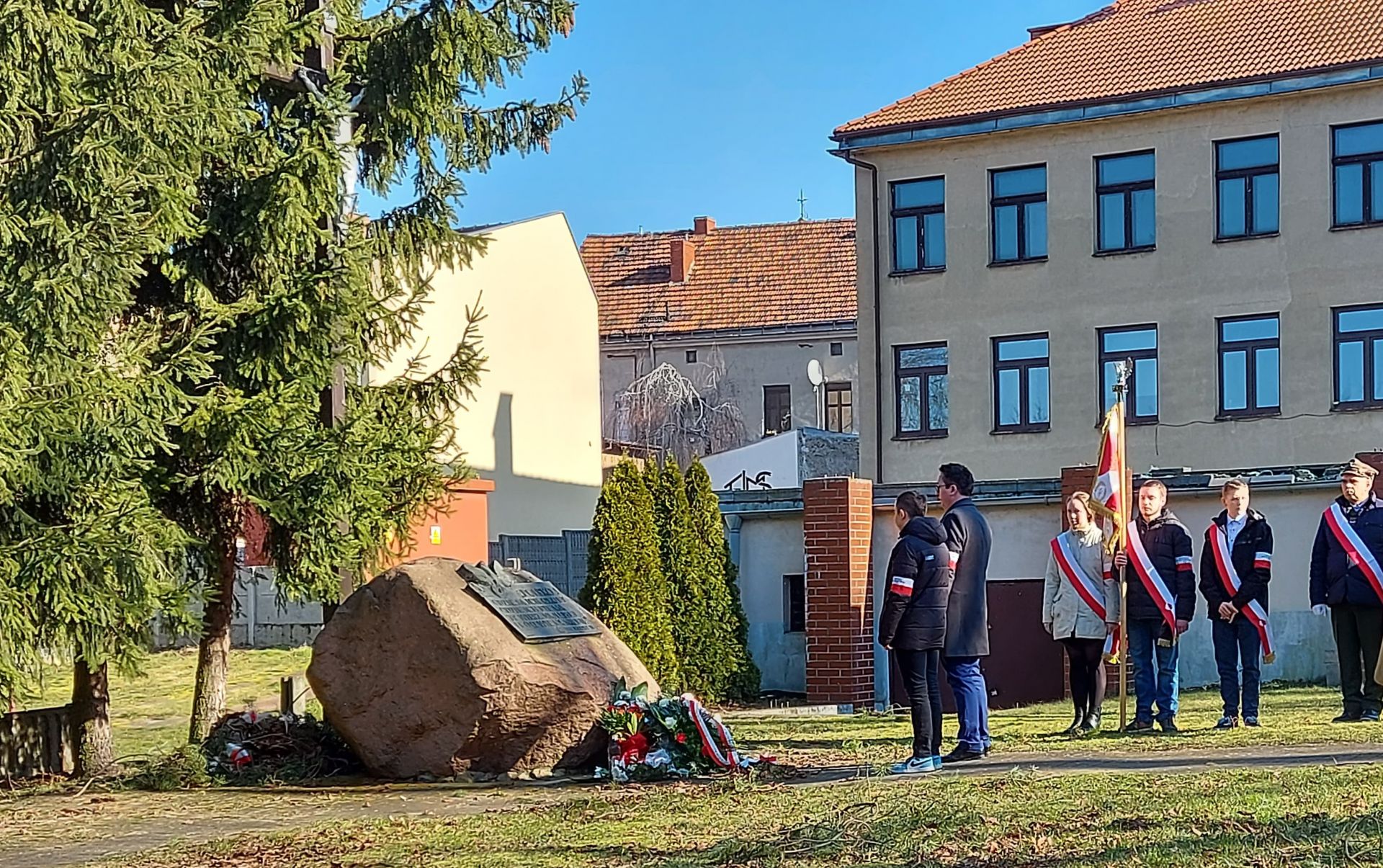 Składana wiązanka pod Kamieniem Pamięci