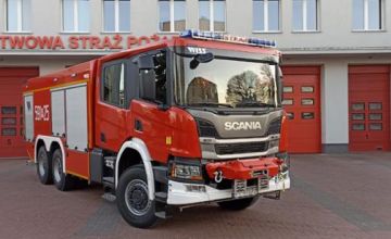 Komenda Powiatowa Państwowej Straży Pożarnej w Szamotułach odebrała nowy ciężki samochód ratowniczo-gaśniczy