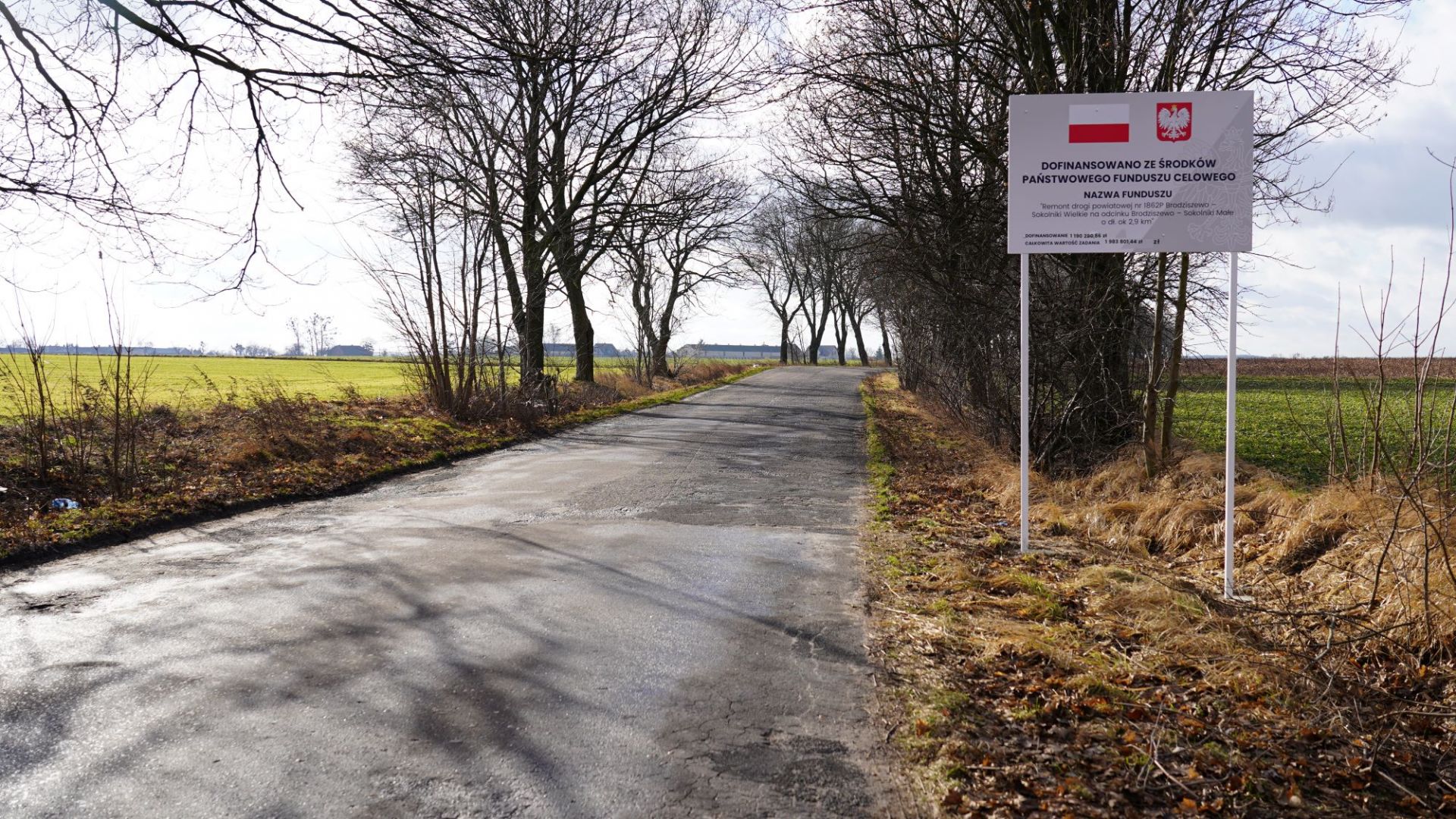 Tablica informacyjna na drodze powiatowej nr 1862 na odcinku Brodziszewo - Sokolniki Małe