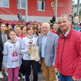 Mistrzostwa Powiatu Szamotulskiego w Sztafetowych Biegach Przełajowych - uczestnicy zawodów z Wicestarostą Szamotulskim Przemysławem Nowakiem i Prezesem Centrum Sportu Michałem Zielińskim 