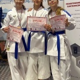 Zawodniczki Szamotulskiego Klubu Karate na zawodach ZDUNY CUP 2024  (1)