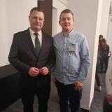 Minister Rozwoju i Technologii Krzysztof Paszyk wraz z uczniem ZSS w Szamotułach