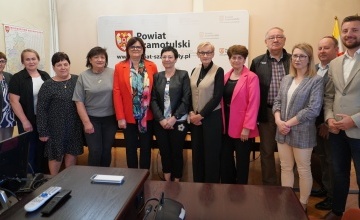 Starosta Szamotulski, Członek Zarządu, Dyrektor PCPR w Szamotułach oraz przedstawiciele organizacji pozarządowych