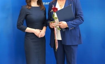 Wojewoda Wielkopolska Agata Sobczyk i Starosta Szamotulski Beata Hanyżak - wręczenie Odznaki Honorowej za Zasługi dla Samorządu Terytorialnego