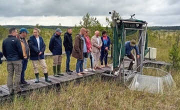Władze Powiatu Szamotulskiego wizytowały torfowiskową stację badawczą Wydziału Inżynierii Środowiska i Inżynierii Mechanicznej w Rzecinie 
