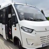 Przekazanie włodarzom Gminy Kaźmierz autobusu do przewozu osób z niepełnosprawnościami (1)