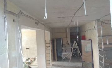 Trwa modernizacja korytarzy Zespołu Szkół nr 2 we Wronkach