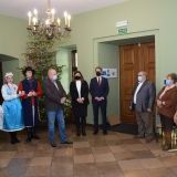 Dzieci Janiny Foltyn i przedstawiciele władz samorządowych (1)