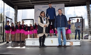 Nagradzany zawodnik na podium