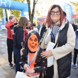 Starosta Szamotulski wraz z dzieckiem ,które otrzymało nagrodę za najlepsze przebranie 