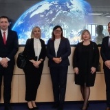 Dyrektor Monika Kozber wraz ze Starostą Beatą Hanyżak i innymi przedstawicielami 