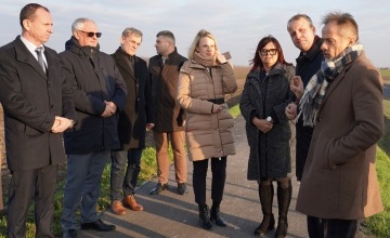 Włodarze i goście podczas odbioru inwestycji
