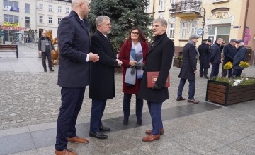 Marszałek Województwa Wielkopolskiego Marek Woźniak, Poseł na Sejm RP Jakub Rutnicki, Starosta Szamotulski Beata Hanyżak i Burmistrz Miasta i Gminy w Szamotułach Włodzimierz Kaczmarek