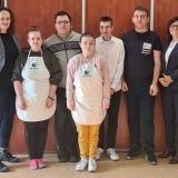 Uczniowie wraz ze Starostą Szamotulskim Beatą Hanyżak i opiekunem w 