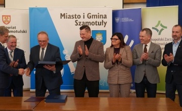 Włodarze i goście podczas spotkania podsumowującego inwestycję (3)