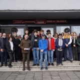 Zdjęcie grupowe uczestników akcji wspólnego sprzatania 