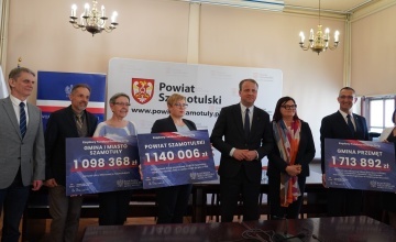 Wojewoda Wielkopolski Michał Zieliński, Starosta Szamotulski Beata Hanyżak, Wicestarosta Rafał Zimny, Skarbnik Agnieszka Szulczyk wraz z  przedstawicielami władz Miasta i Gminy Szamotuły oraz Gminy Przemęt