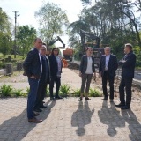 Zarząd Powiatu wraz ze Starostą Beata Hanyżak, Wicestarostą Rafałem Zimnym, Przewodniczącym Rady Powiatu Szamotulskiego Radosławem Łanoszką oraz Dyrektorem Zarządu Dróg Powiatowych w Szamotułach Sylwią Kosicką 