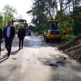 Starosta Beata Hanyżak, Wicestarosta Rafał Zimny, Przewodniczący Rady Powiatu Szamotulskiego Radosław Łanoszka oraz Dyrektor Zarządu Dróg Powiatowych w Szamotułach Sylwia Kosicka