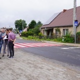 Wicestarosta Szamotulski Rafał Zimny, Zastępca Burmistrza gminy Wronki Robert Dorna,  Dyrektor Zarządu Dróg Powiatowych w Szamotułach Sylwia Kosicka oraz przedstawiciel wykonawcy KMC Elektrum Marek Cichy