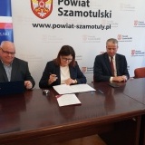 Wojewoda Wielkopolski Michał Zieliński, Starosta Szamotulski Beats Hanyżak oraz Bogumił Nowak dyrektor Regionalnego Zarządu Gospodarki Wodnej w Poznaniu 