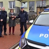 Starosta Szamotulski Beata Hanyżak przekazuje kluczyki do nowego radiowozu 