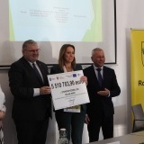Prezes LGD Karolina Miarka oraz skarbnik Ryszard Lubka wraz z Wicemarszałkiem Województwa Wielkopolskiego Krzysztofem Grabowskim