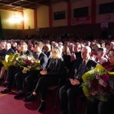 Laureaci wraz z nagrodami oraz widownia w czasie koncertu 