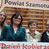 Starosta Beata Hanyżak wraz z Kołem Gospodyń Wiejskich 