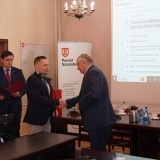 Sekretarz Powiatu Sławomir Masłowski, Radny Michał Chojara, Przewodniczący Powiatowej Komisji Wyborczej w Szamotułach