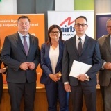 Minister Infrastruktury Dariusz Klimczak, Minister Rozwoju i Technologii Krzysztof Paszyk, Wojewoda Wielkopolska Agata Sobczyk, Wicemarszałek Krzysztof Grabowski, Starosta Szamotulski Beata Hanyżak na spotkaniu w Obronikach